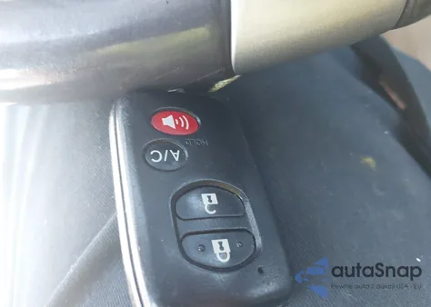 2010 Toyota Prius z USA, uszkodzony, nr VIN JTDKN3DU3A0053348